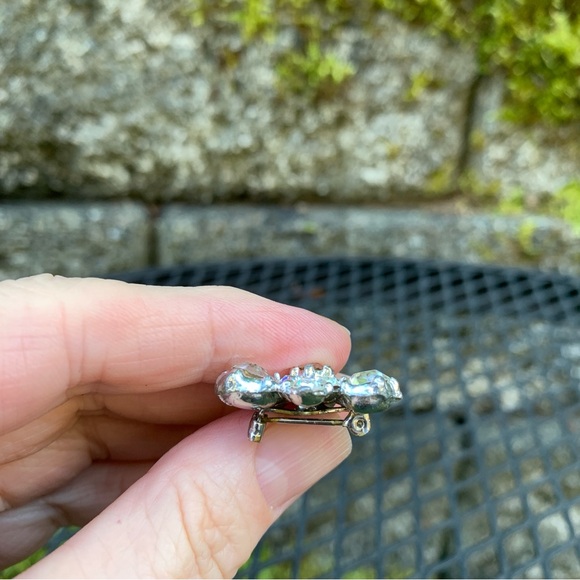 🤩3/$20 Vintage Clear Rhinestone Silver Lapel Hat Triangle Pin Brooch MidCent MCM - Picture 5 of 9